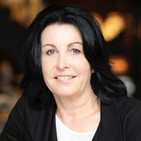 Kelly Palmer 氏